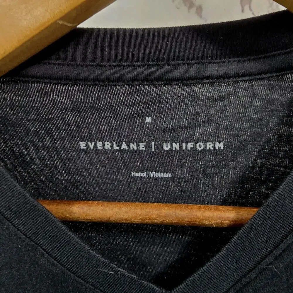 Everlane T Shirt Mens Medium Black Short Sleeve V Organic Cotton Tee Uniform - Picture 3 of 9
